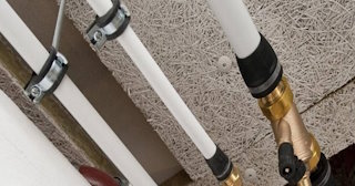 Замена труб водоснабжения в квартире: цена от 2064 руб. - СантехДомГсь